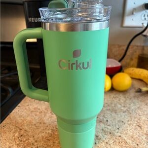 Cirkul Green Tumbler with Lid